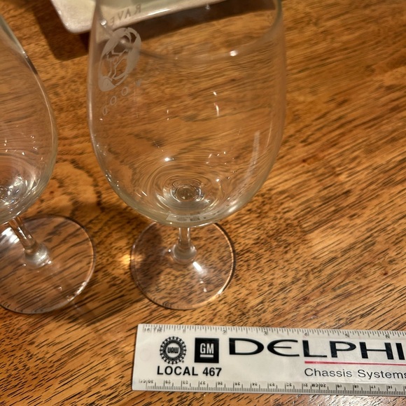 RAVENSWOOD WINERY | Crystal Clear Wine Glass Pair with winery logo - Picture 11 of 13